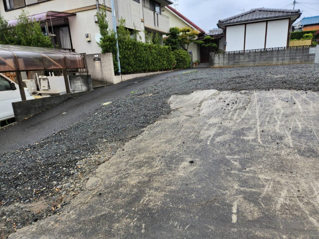 施工中:整地・外構整備途中の敷地。